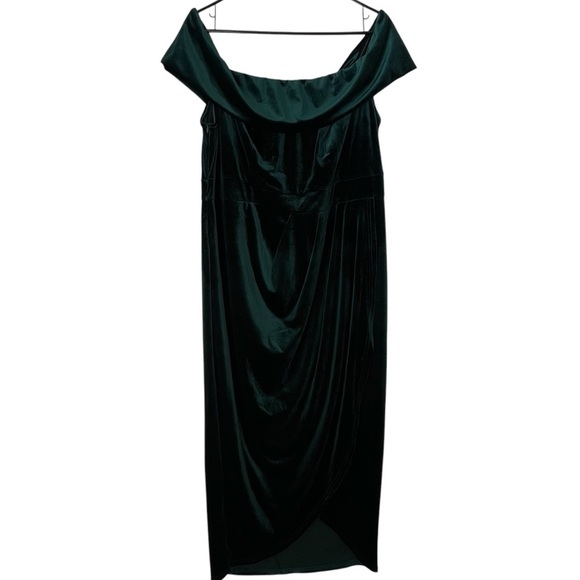 luxedo Dresses & Skirts - Luxedo Size 2X NWT Emerald Green Formal Dress